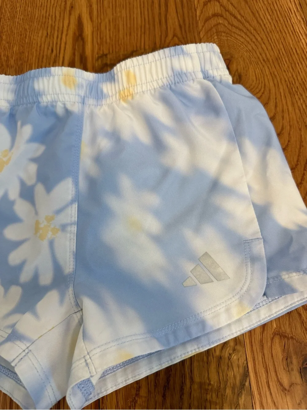 Adidas Girl’s Athletic Shorts with Daisy Pattern Size 5 Blue Dawn